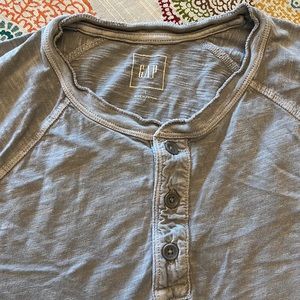 Gap Henley in silver/gray color large